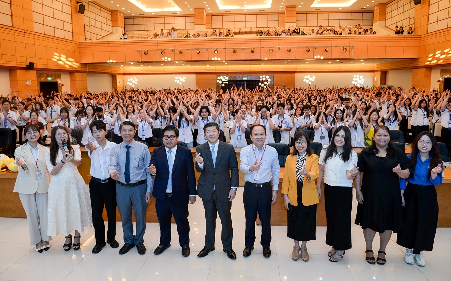 Tổng giám đốc Ajinomoto Việt Nam đối thoại cùng hơn 900 sinh viên UFM 